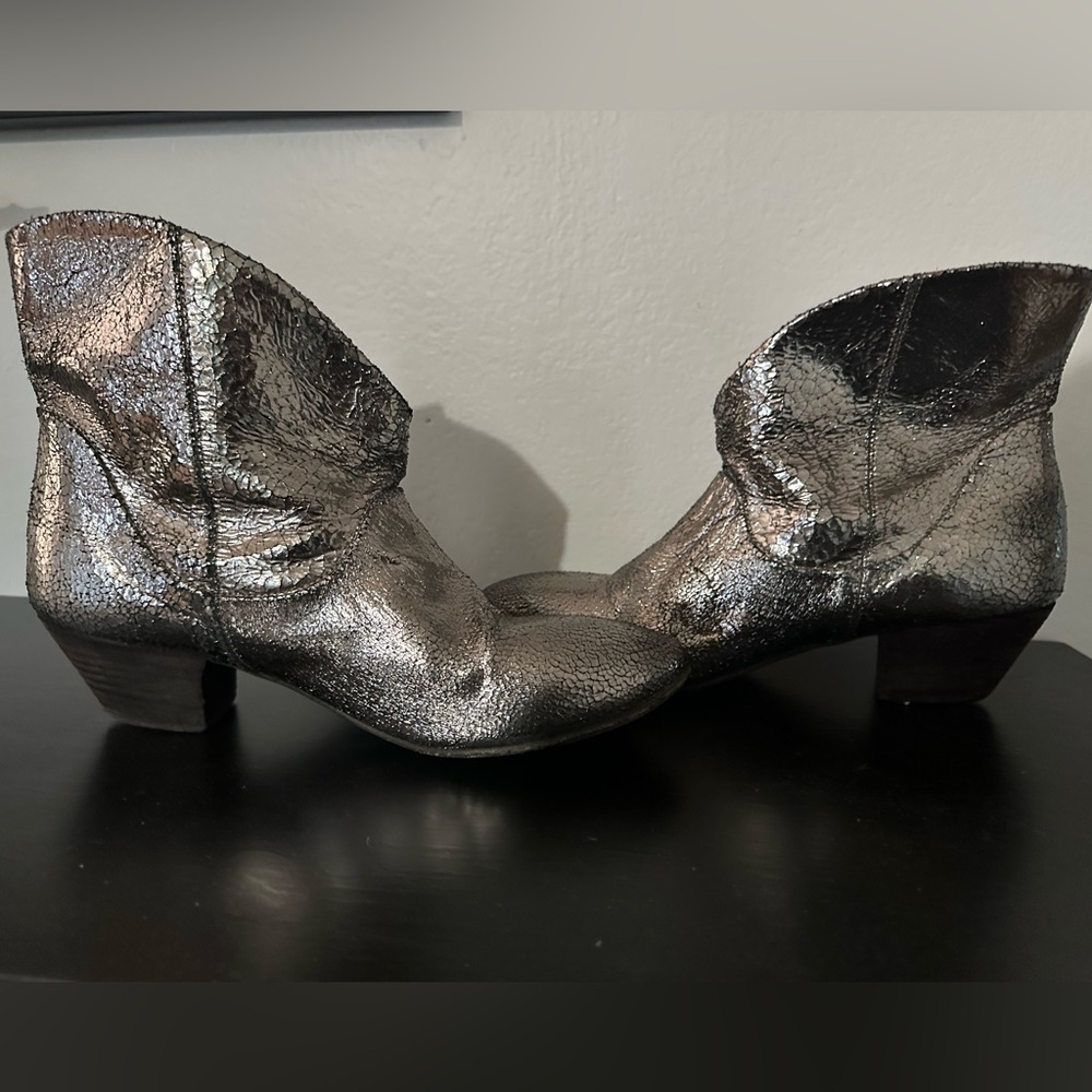 Super fun crackly silvery pewter cowboy booties